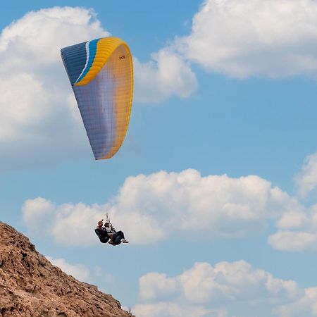 Al Badayer Retreat By Sharjah Collection Hotel Margham Екстериор снимка Tandem paragliding