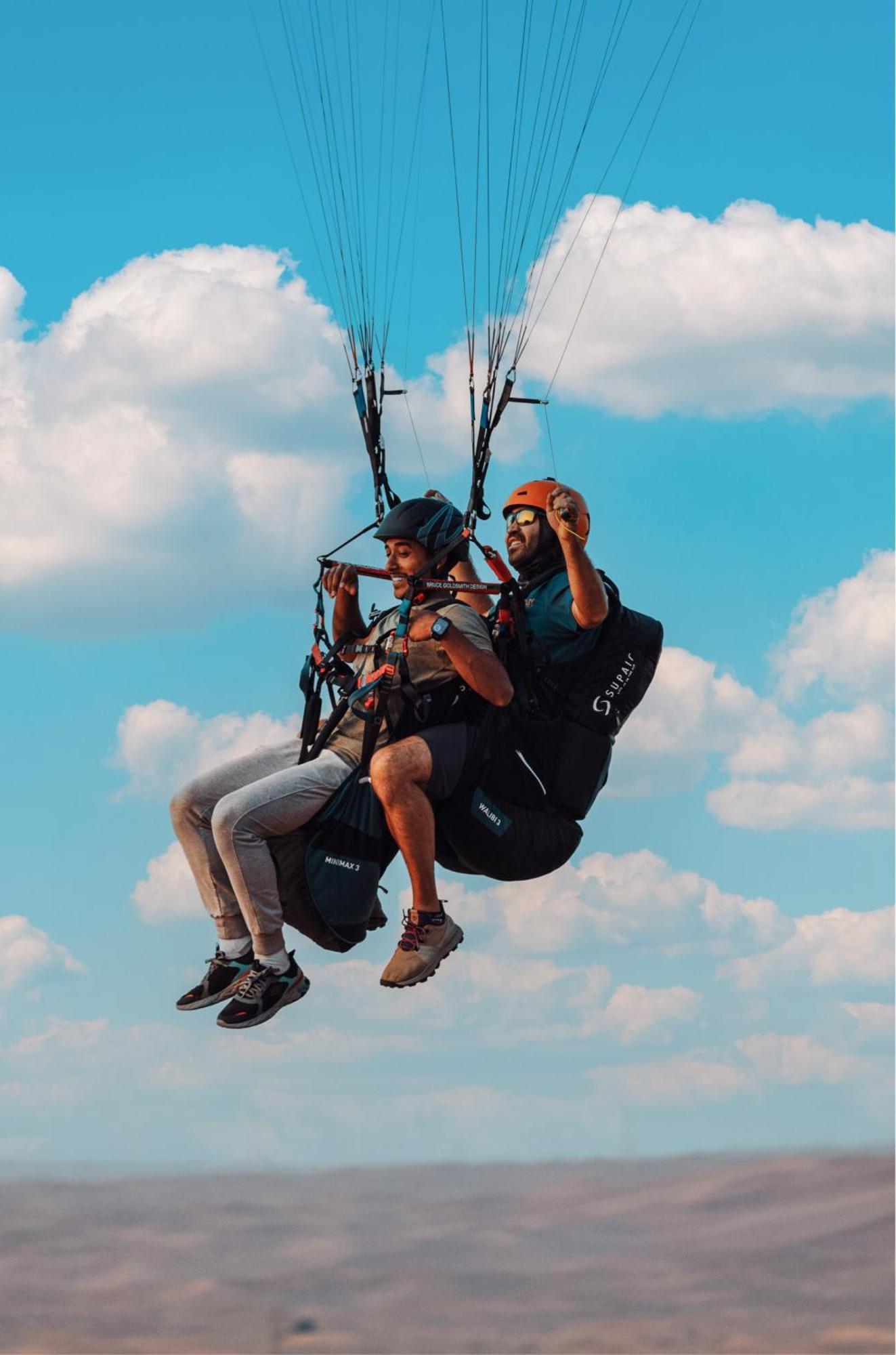 Al Badayer Retreat By Sharjah Collection Hotel Margham Екстериор снимка Tandem paragliding in the French Alps